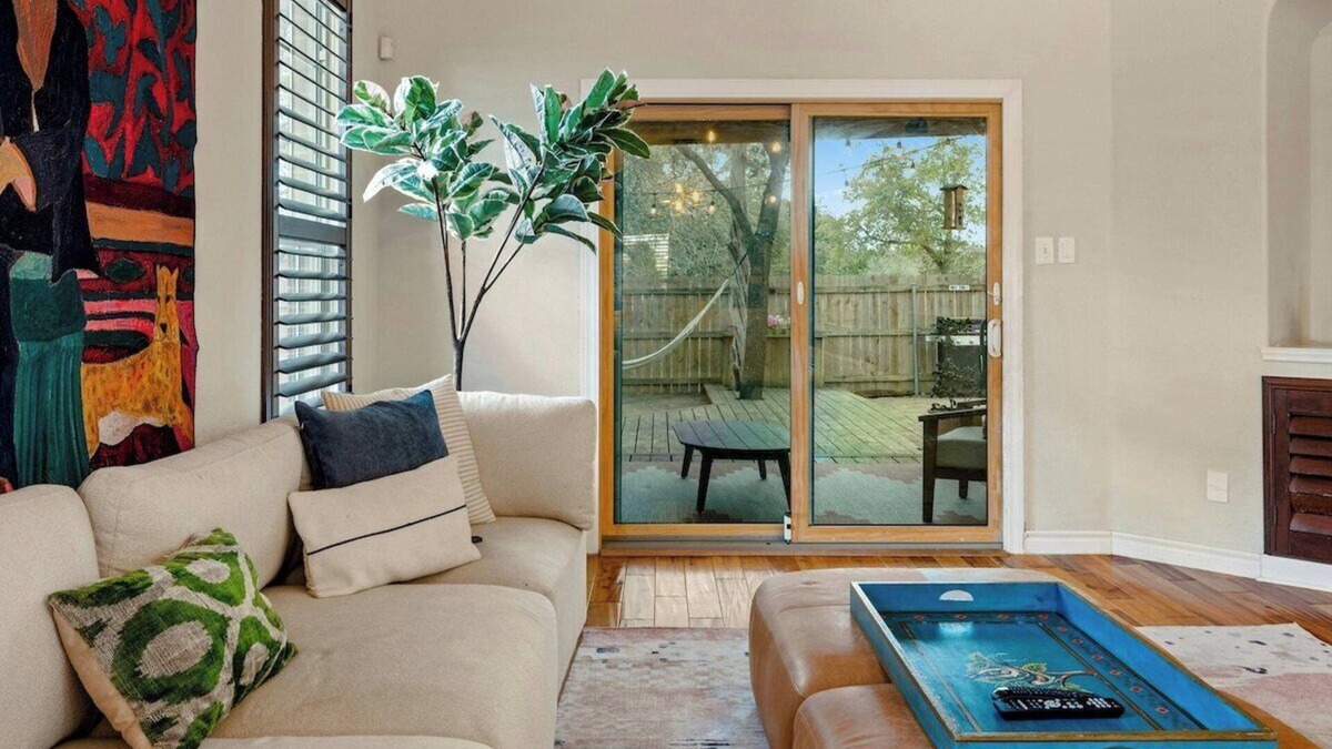 Leander House | Ran · Artist Retreat in North Austin | Endless Amenities