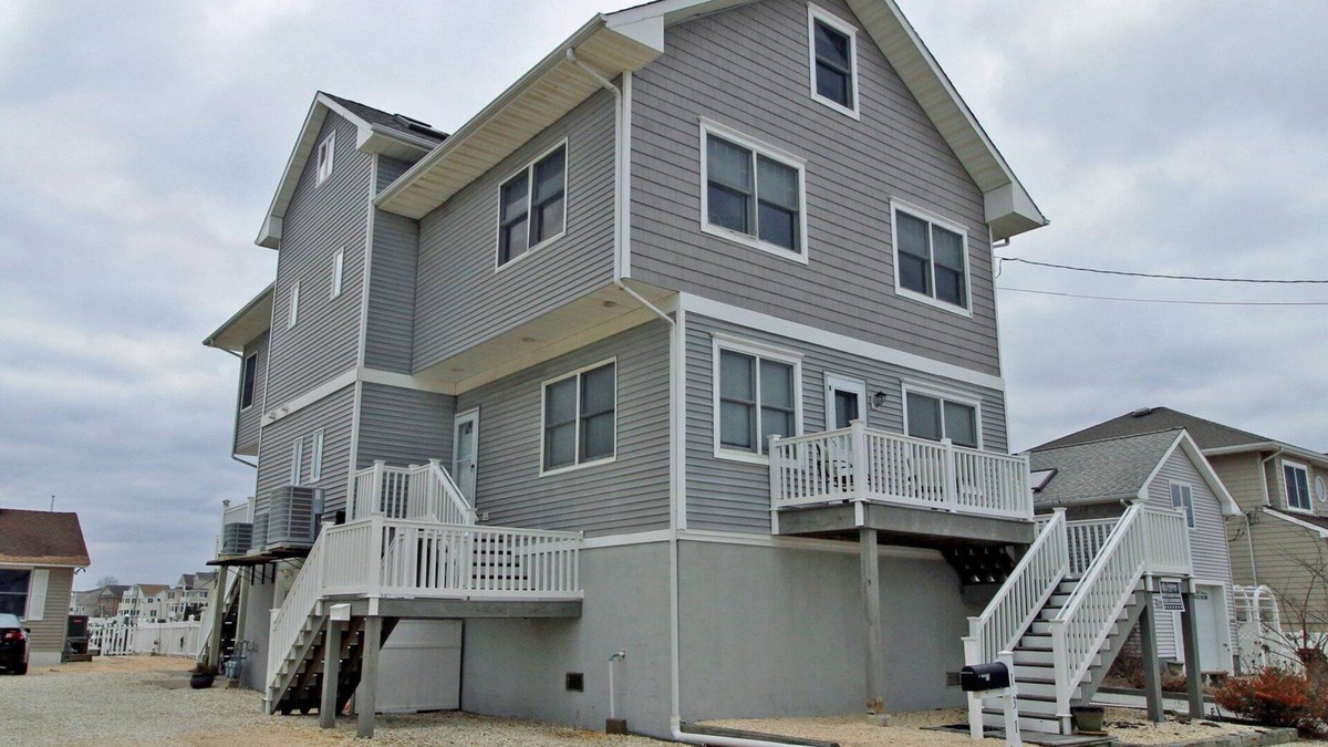 Point Pleasant Beach House | RAN131F | Enjoy access to Lake Louise, fishing, crabbing & more at this immaculate property!