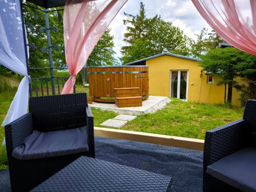 Trsice House | Ranch 66 - Zlatokopecká chata Arizona ve stylu Divokého Západu s koupacím sudem