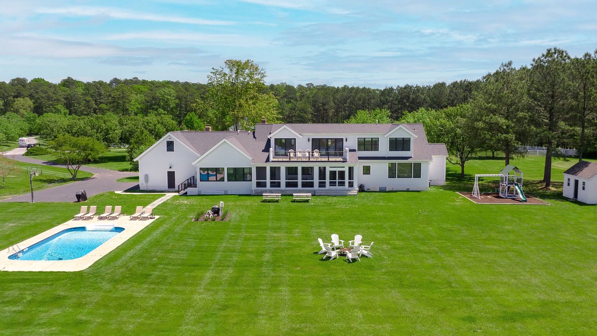 Royal Oak House | RANCH AT ROYAL OAK- Exclusive waterfront pool pier