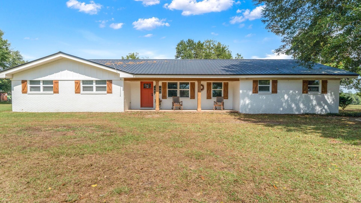 Laurel Hill House | Ranch Getaway, Large Groups Accomodations possible, within an hour to the beach!