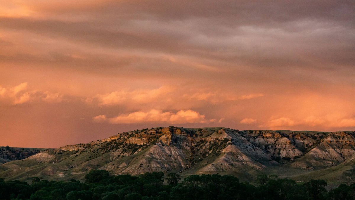 Meeteetse House | Ranch home with wide open views of the wild west.