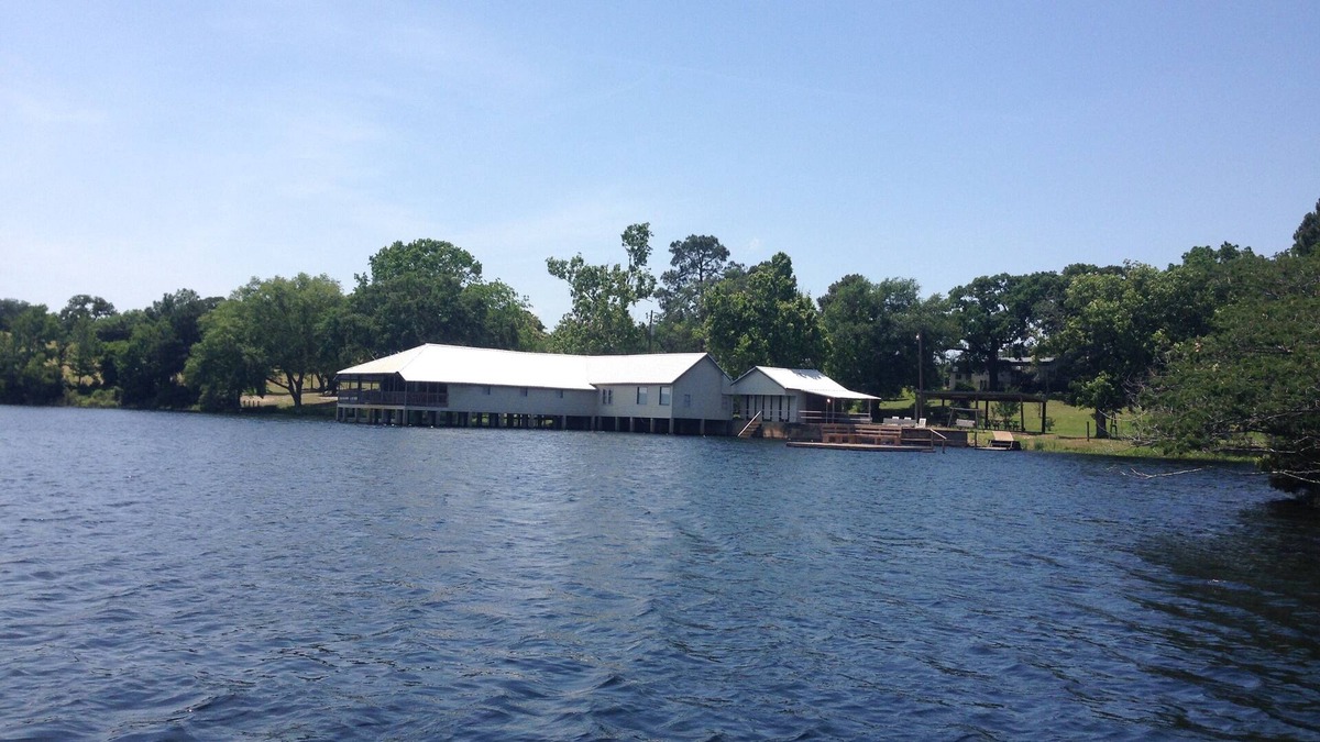 Buffalo Resort | ★ Ranch located on 67 Acres with Lakehouse and Rustic Event Center★