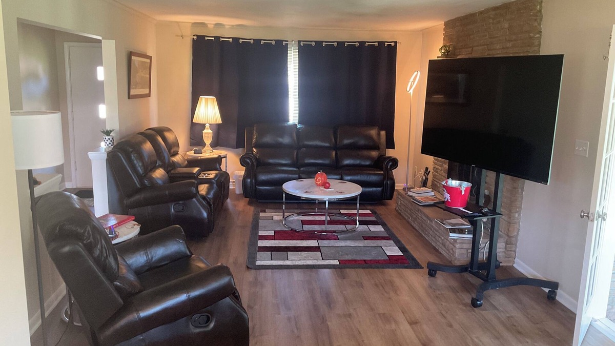 Gahanna House | Ranch-tastic 3-bedroom house in charming Gahanna with AC, WiFi Aug 2024 updates