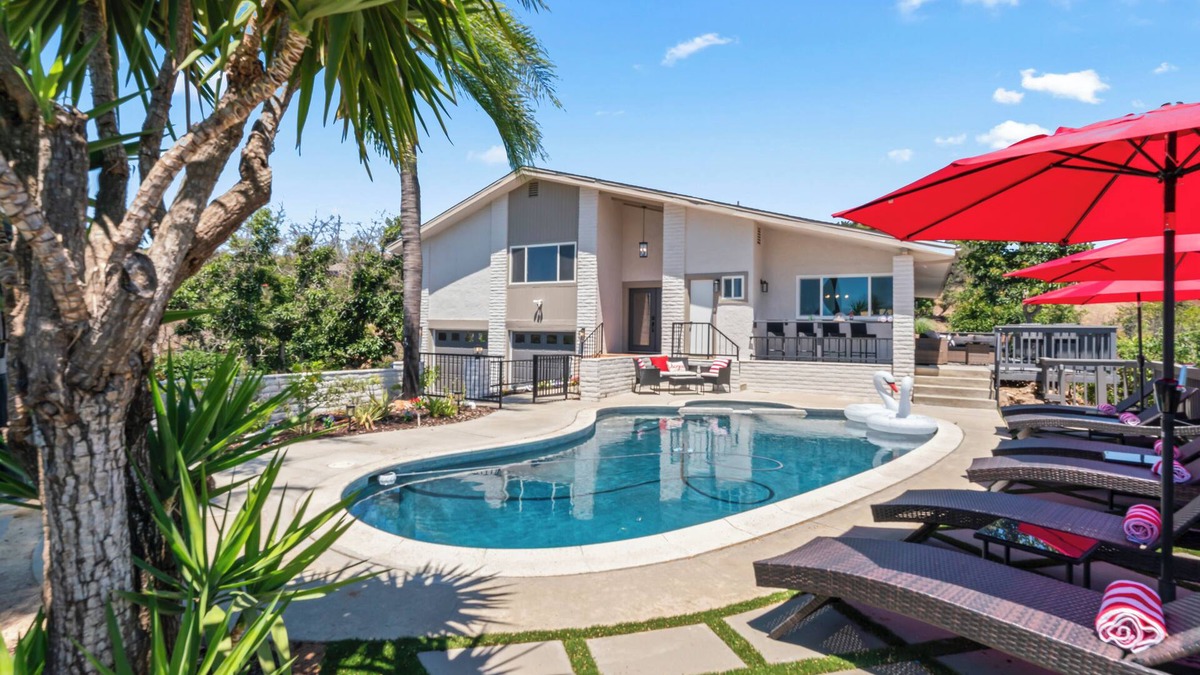 Fallbrook House | Rancho Via Loma - Luxurious & Secluded Pool Home