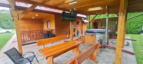 Sanok House | Ranczo Bieszczady 2 - Domek z Sauną i Jacuzzi