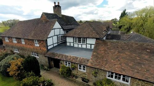 Barns Green Hotel | Random Hall