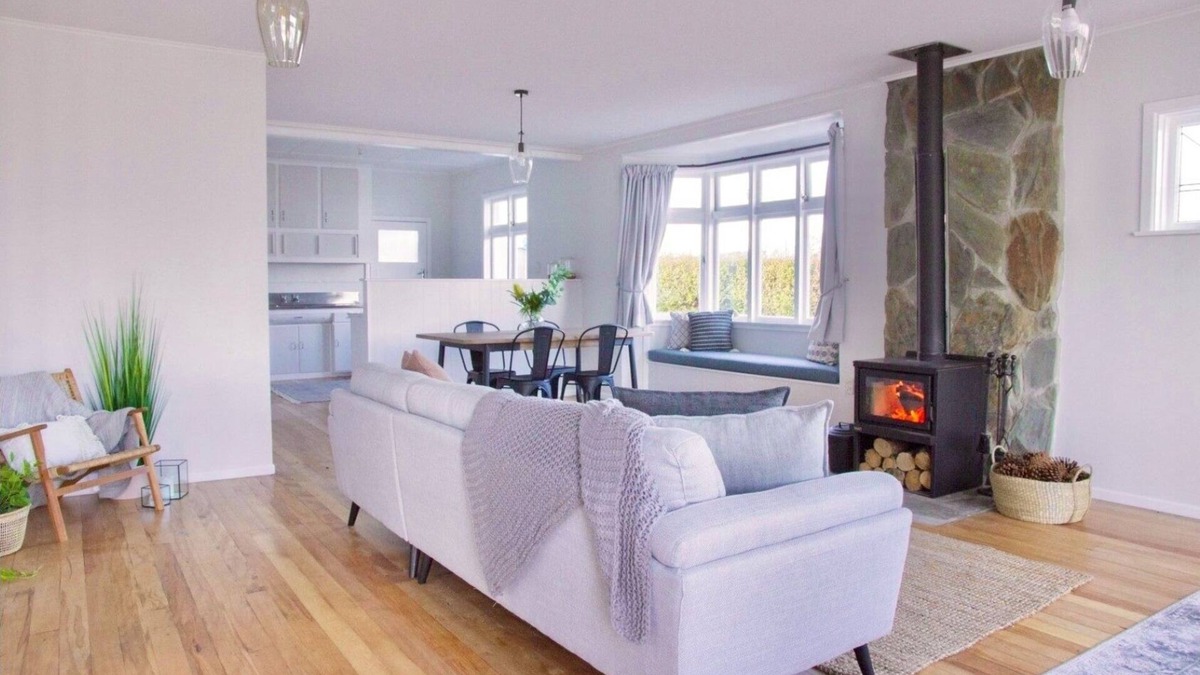 Ranfurly Cottage | Ranfurly cottage on Central Otago rail trail. nModern comforts & great value.
