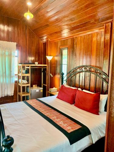 Non Daeng House | Rang Robin Farmstay with swimming pool