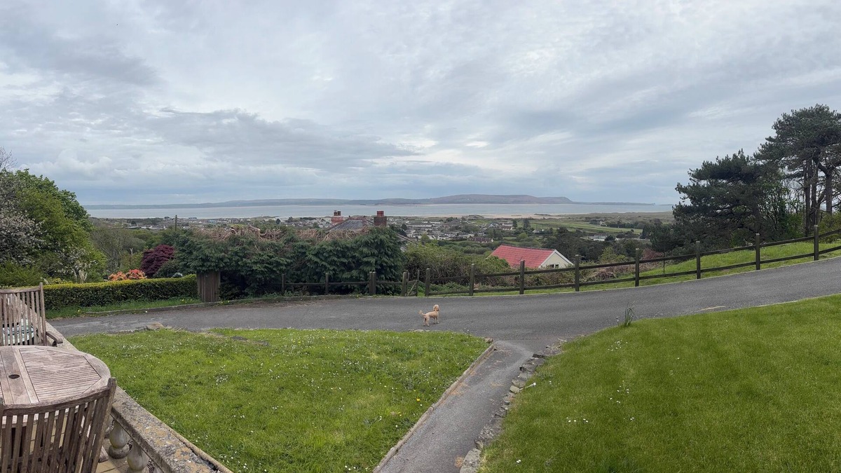 Pembrey Cottage | Raphael House - Welsh Sea View Cottage with Jacuzzi