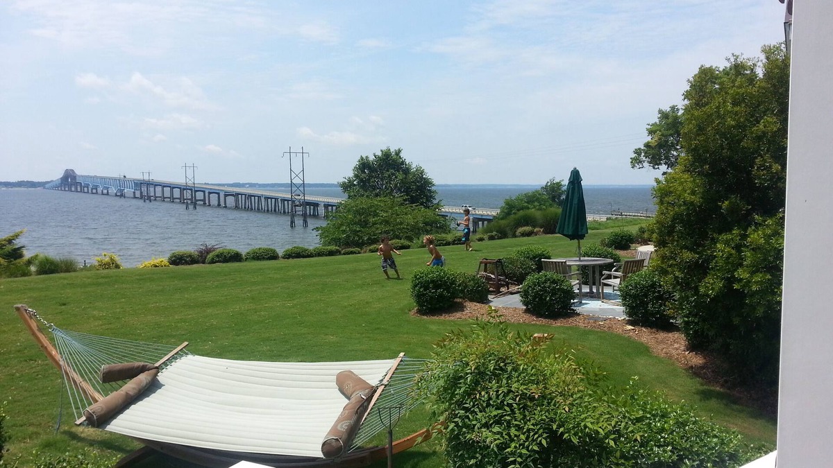 White Stone House | Rappahannock River 4 bdr 3 1/2 bath overlooking the River w/pool as in season.nn