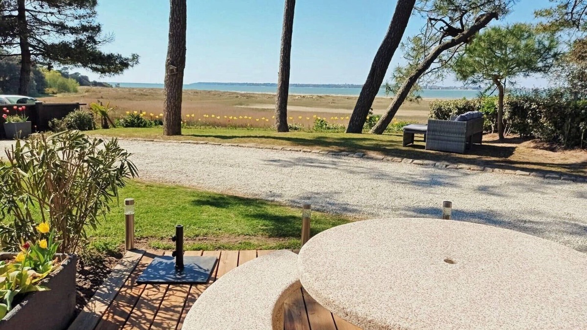 Saint-Brevin-les-Pins House | Rare! 170m2 waterfront villa with swimming pool in private cul-de-sac.