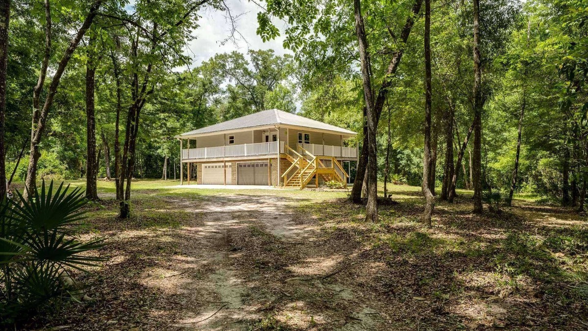 Middleburg House | Rare 30 Acres Along Black Creek |Country Retreat |Escape the City |Covered Balcony |Firepit & BBQ