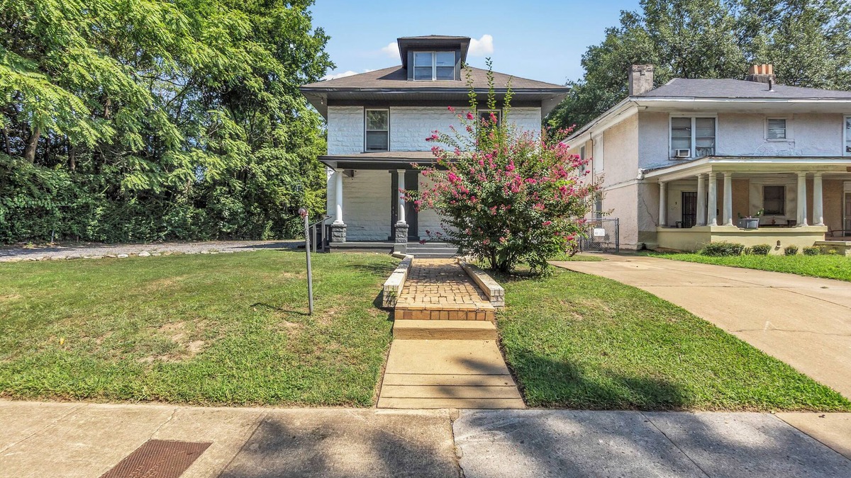 Memphis House | Rare 6-Bedroom Home Near Midtown Memphis & Beale Street.