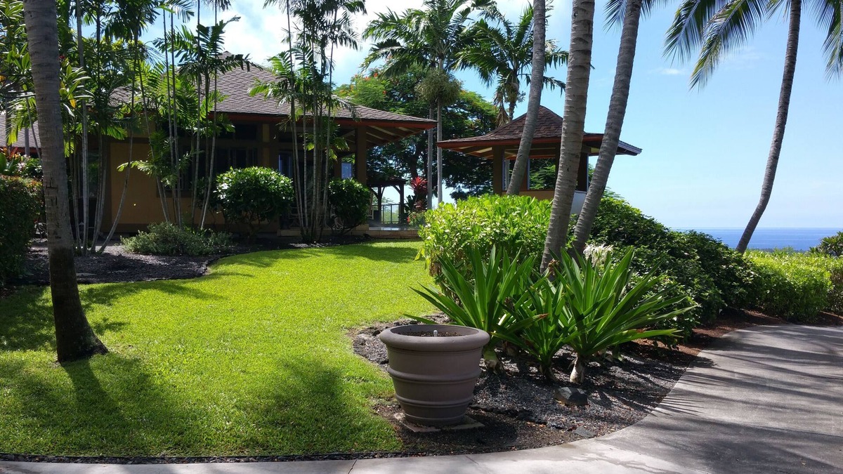 Honaunau-Napoopoo House | Rare Beauty and Luxury at Kealakekua Bay