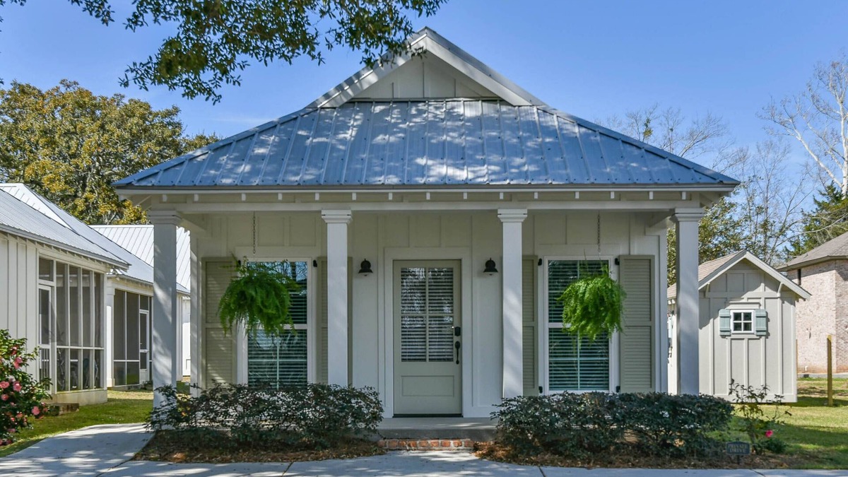 Daphne Cottage | Rare Cottage in Heart of Downtown Daphne!