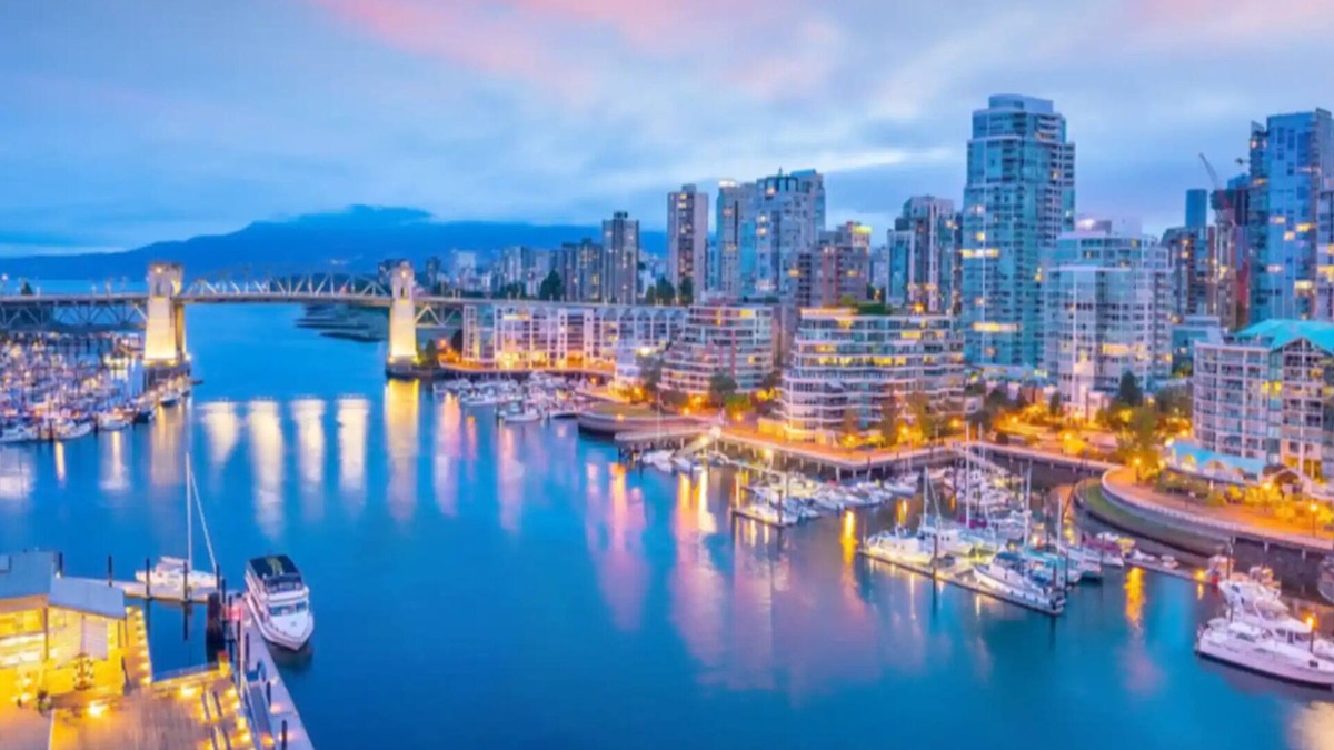 Downtown Vancouver Apartment | Rare Entire Penthouse Floor w/3 Separate Suites w/Jacuzzi | Views | Decks