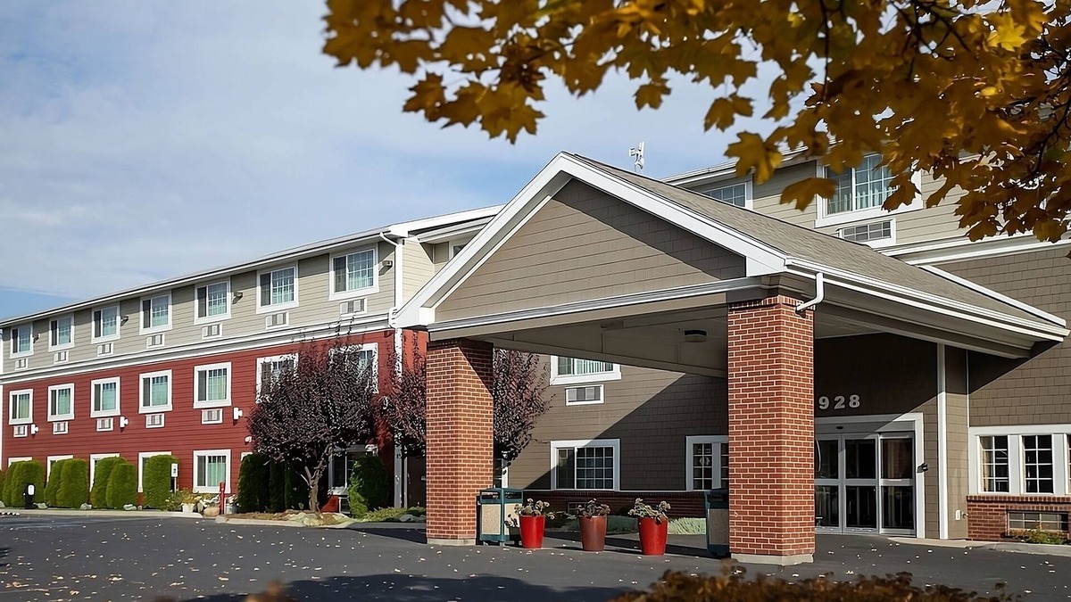 Pullman Hotel | Rare Find! 2 Gorgeous Rooms, Pool, Free Breakfast, Near Downtown Main Street