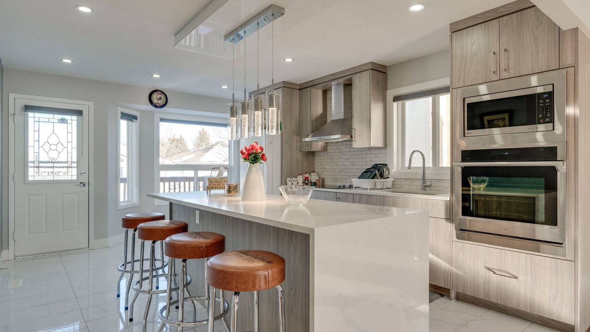 Calgary House | Rare find 6 bedroom 3 full bath newly renovated and new furniture and beds