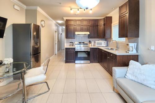 East Side House | Rare Find Exquisitely New Quiet & Safe Skytrain Home