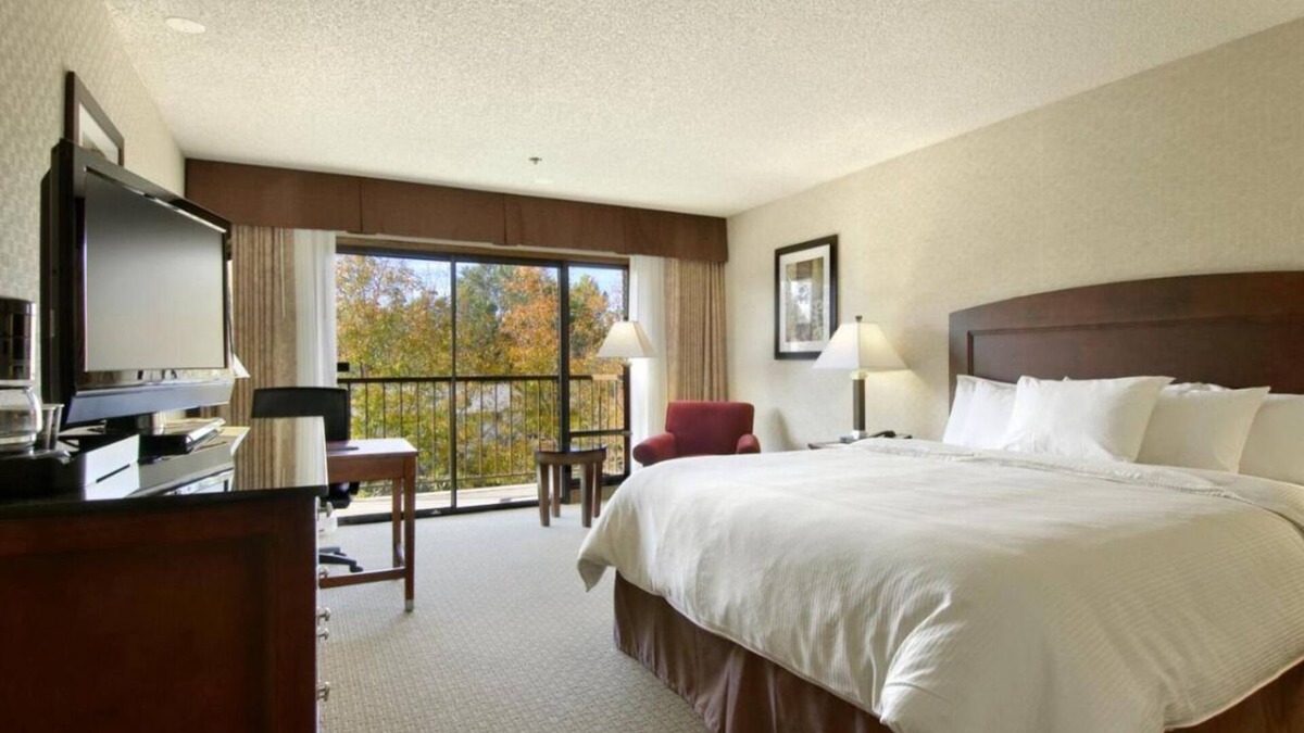 Elko Hotel | Rare Find Outdoor Pool, Parking, Pets Allowed, Close to Johnny Appleseed Park!