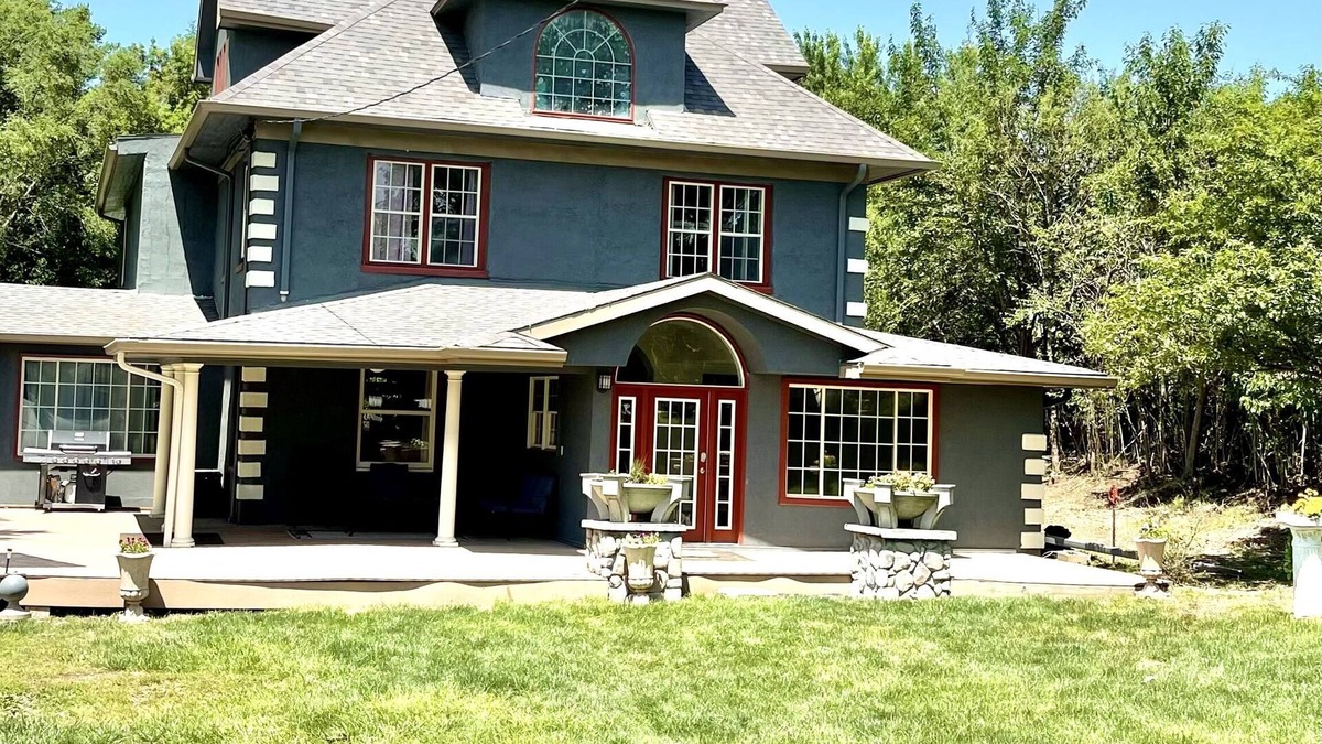 Glenwood House | Rare find! Spacious home near wedding venues & CB/OMA. Perfect for entertaining!