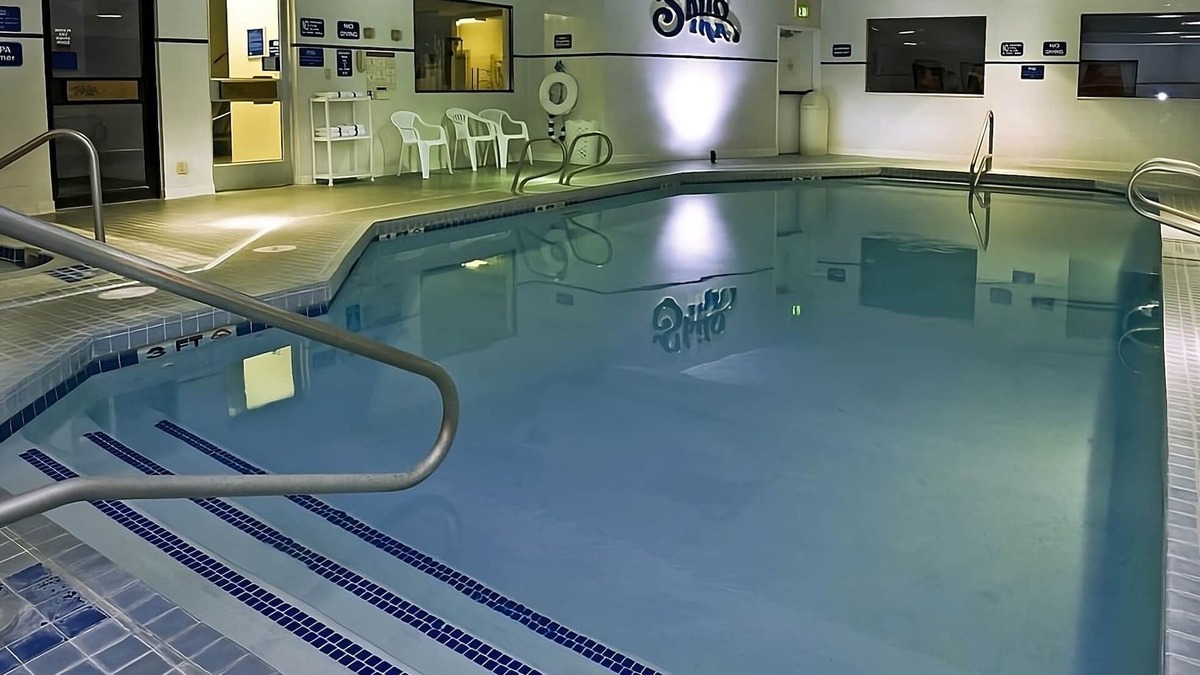 Elko Hotel | RARE FIND! TWO AMAZING UNITS, PARKING, POOL