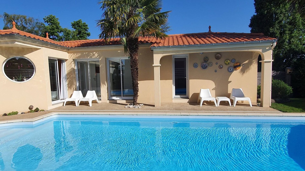 Le May-sur-Evre House | *RARE* Gîte 3 pers. #Private pool #Barn #Cholet #Oriental Park #Puy du Fou