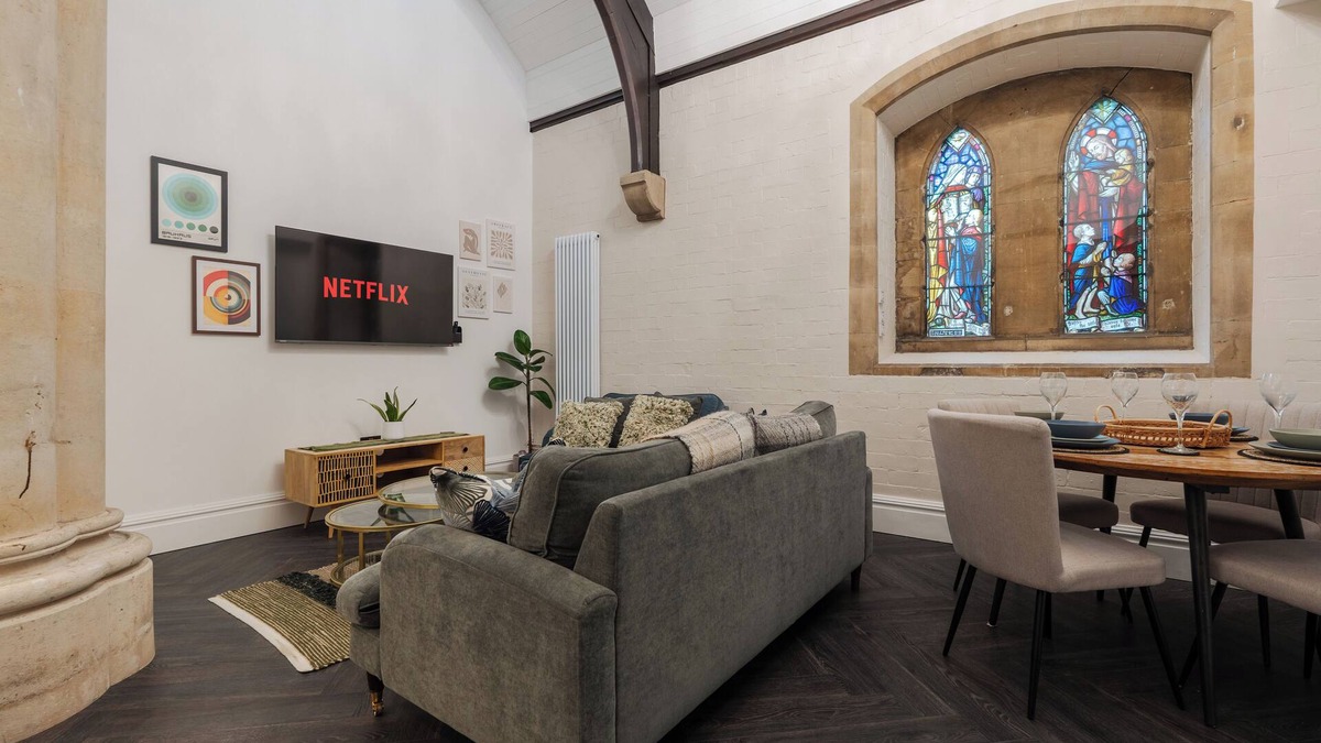 Crosby Apartment | Rare Historic Church | Stained Glass | Parking