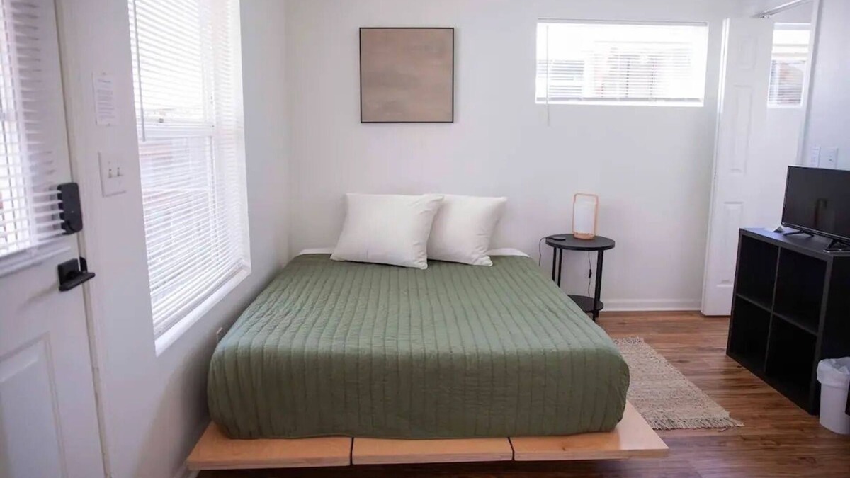 Mississippi District House | Rare Mississippi Ave Suite - 94 WalkScore, Disney+