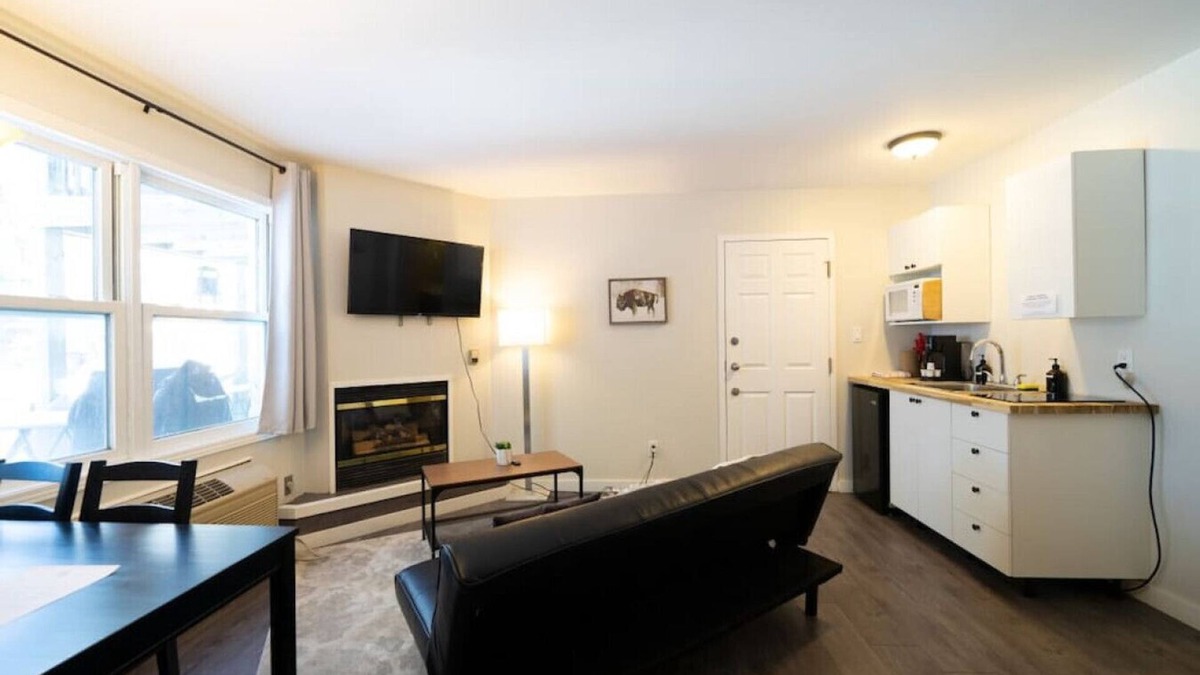 Dwight Apartment | Rare Muskoka Chalet Suite - B5