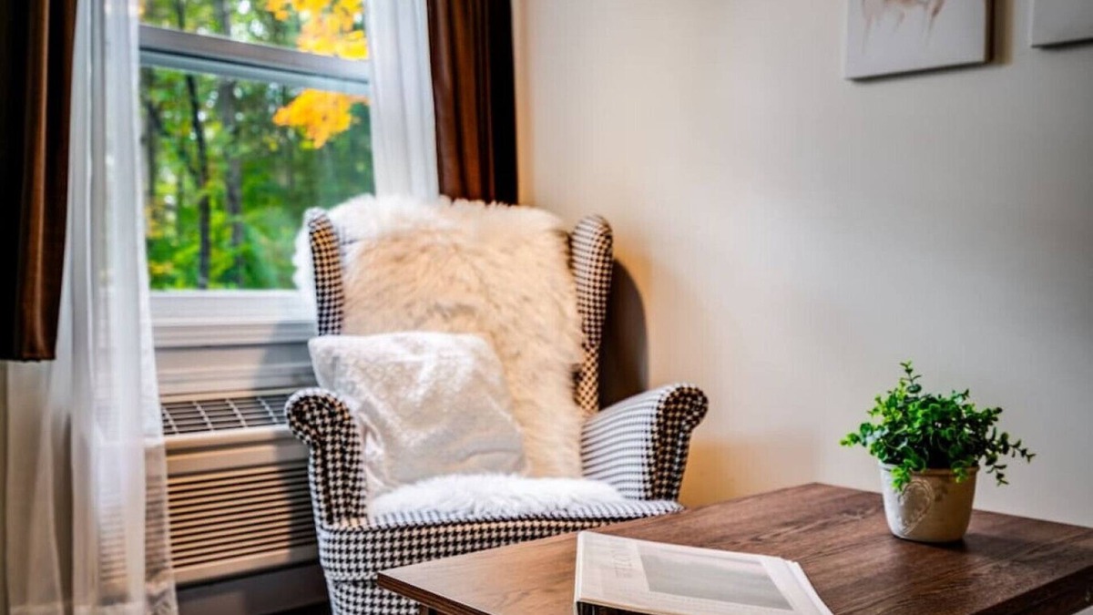 Dwight Cabin | Rare Muskoka Chalet Suite - B7
