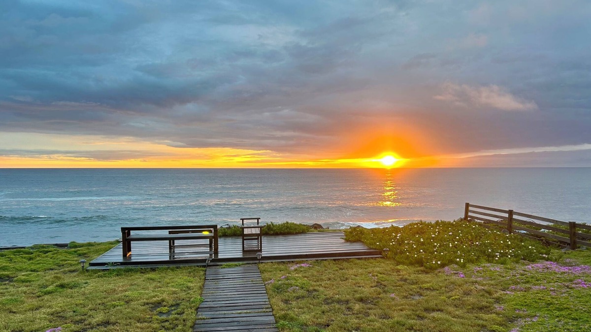 Sharp Park House | Rare Ocean-front near San Francisco. Sunsets, whale watching in seaside luxury