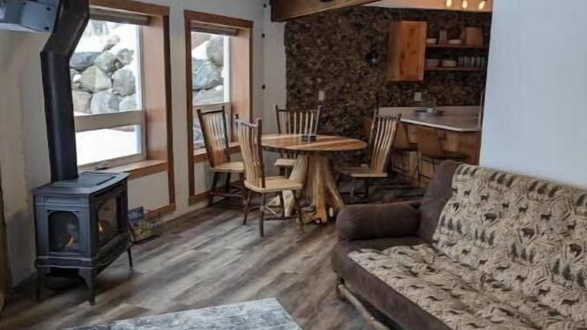Douglas County House | Rare octagon home on 6 acres.