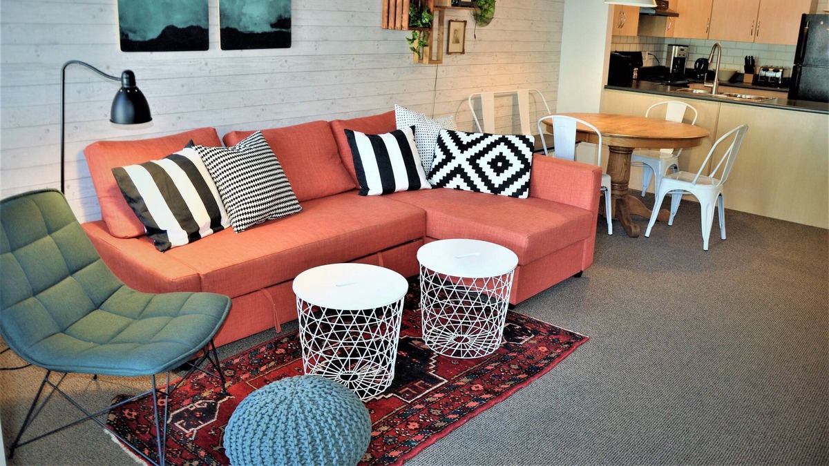 North Glenmore Condo | RARE PET FRIENDLY-2 BR Condo, short drive to DT Kelowna!
