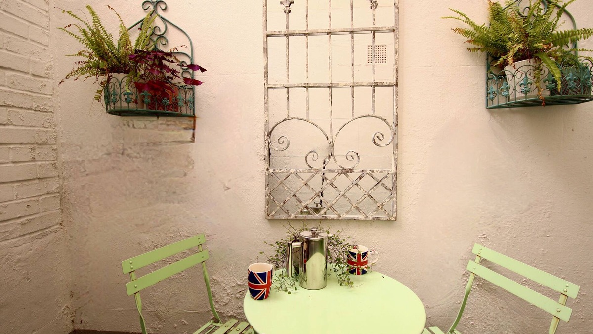 Churchill Apartment | RARE SUMMER OUTSIDE SPACE SW1! WALK TO BUCK PALACE, RIVER, METROS, CAFES & PUBS!
