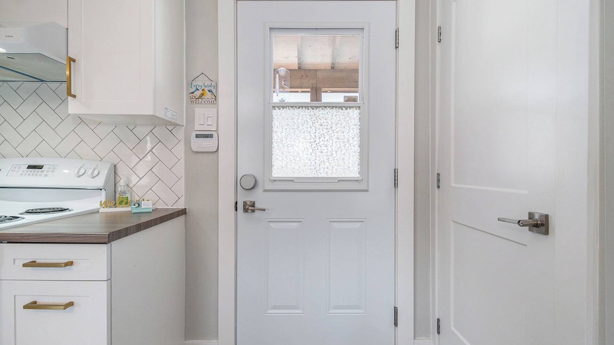 Winchester House | RARE Tiny House 2 BEDS + Free WiFi + 30m to Ottawa