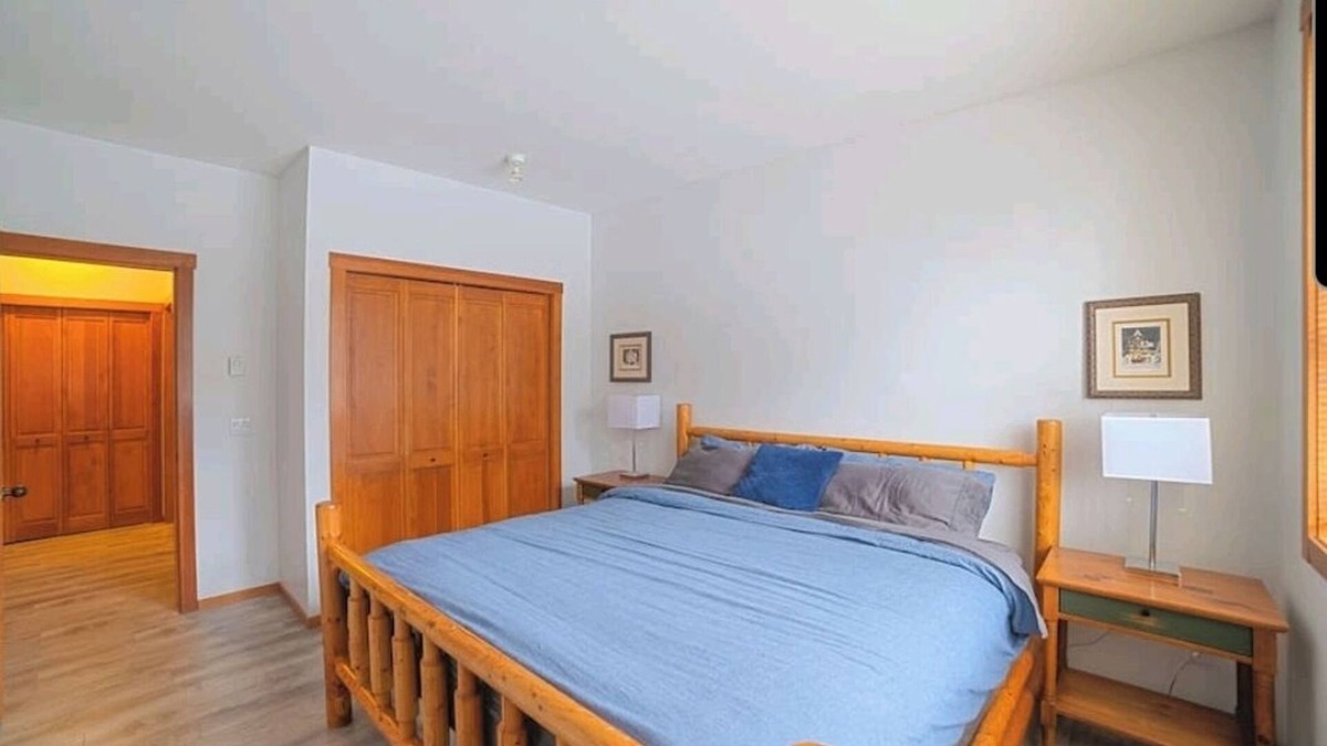 East Kootenay House | Rare Upper Village Townhouse w/a garage for gear and tuning!