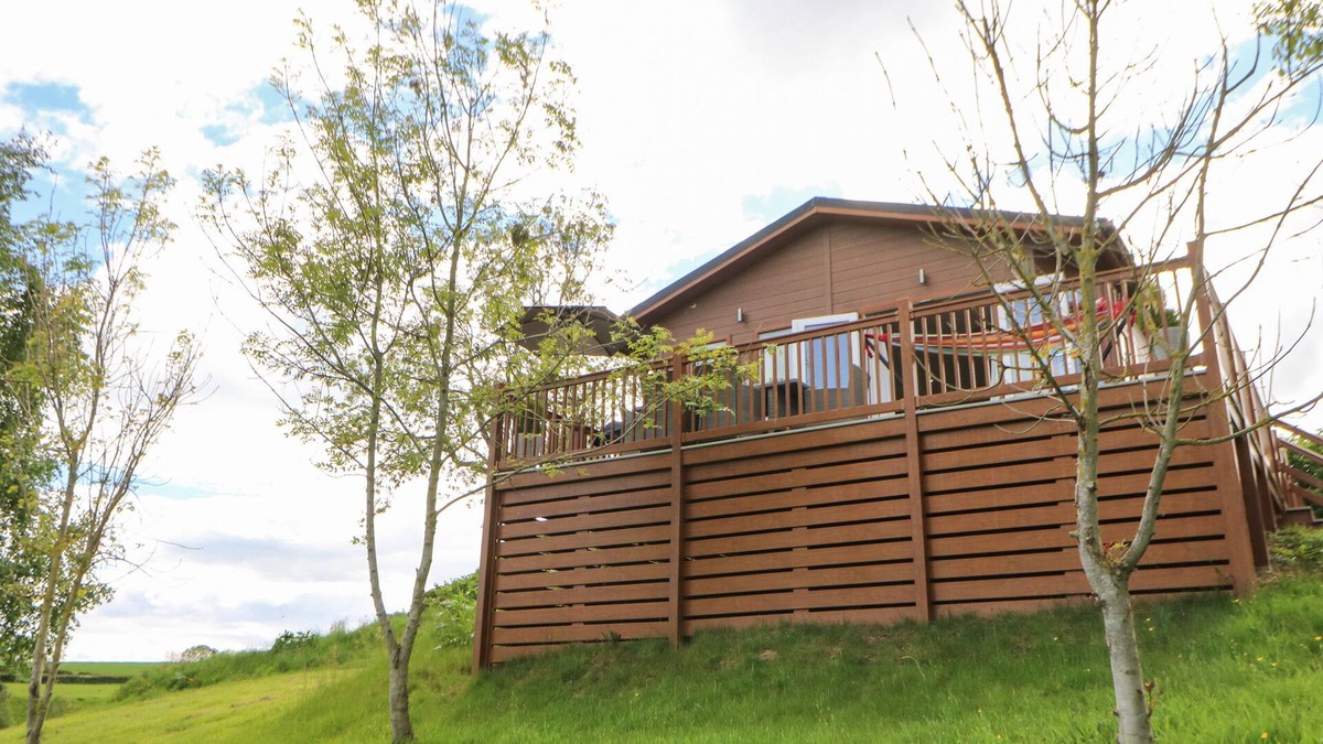 Tunstall Cottage | RASHIERIGG, pet friendly, with a garden in Catterick, North Yorkshire