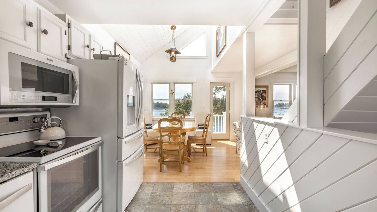 Port Clyde Cottage | Raspberry Cottage: Above Port Clyde Village, Ocean Front Cottage, with Views of the Harbor