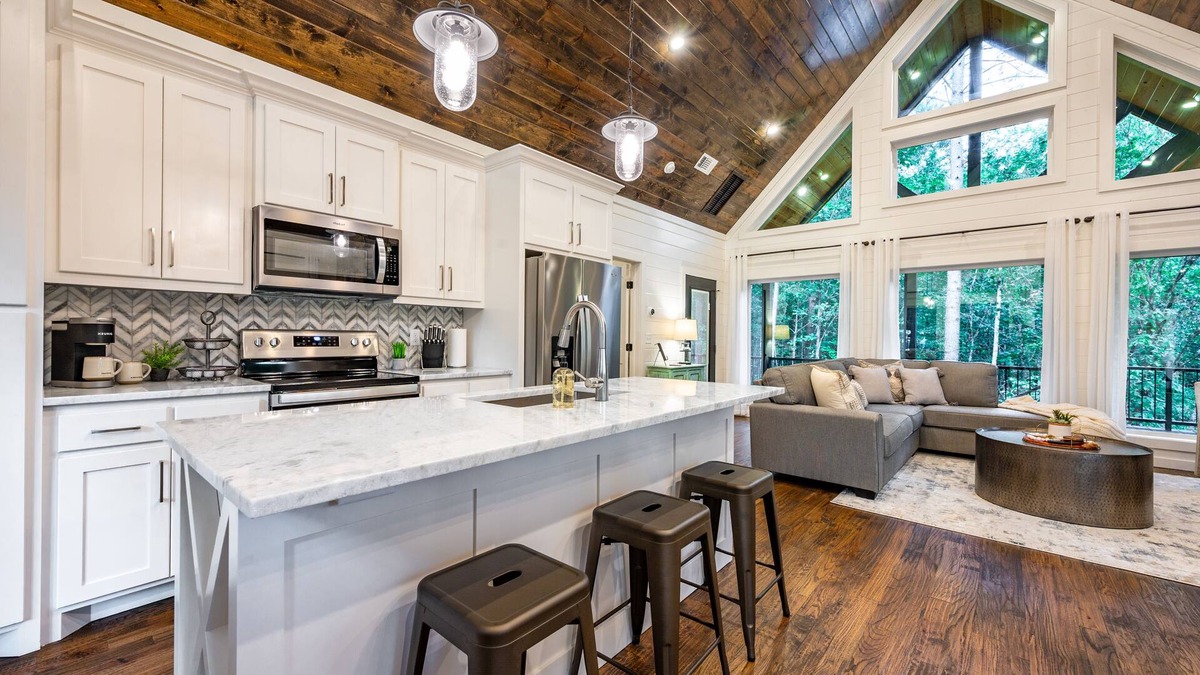 Broken Bow Cabin | Rated as one of the top 15 most romantic getaways in Oklahoma