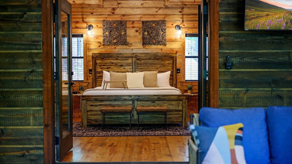 Broken Bow Cabin | Rated Top 10 One Bedroom + No Cabins Behind Property + Private Oversized Deck