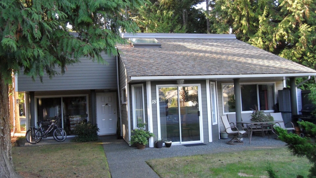 Regional District of Nanaimo Condo | Rathtrevor Beach Condo
