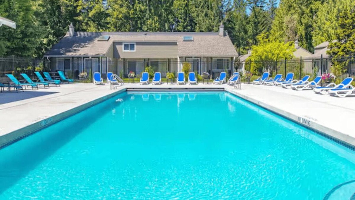 Regional District of Nanaimo House | * Rathtrevor Beach, Heated Pool + Hot Tub - Parksville B.C . Sleeps 6