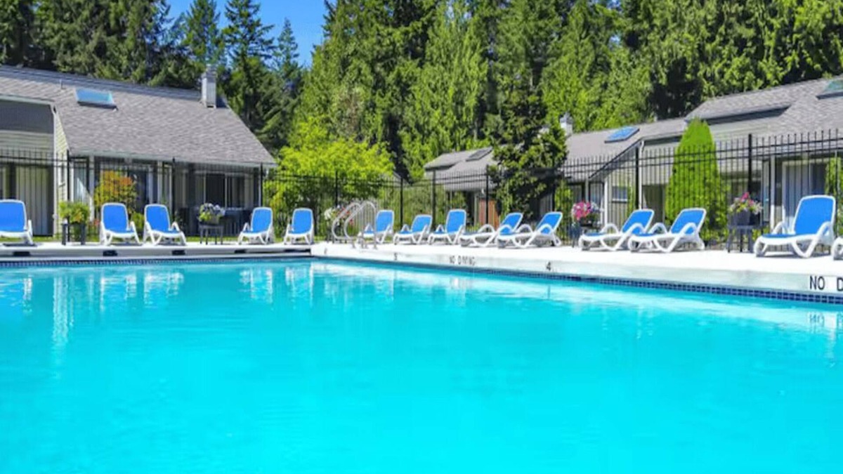 Regional District of Nanaimo Cottage | Rathtrevor BEACH - POOL + HOT TUB (Sleeps 6)