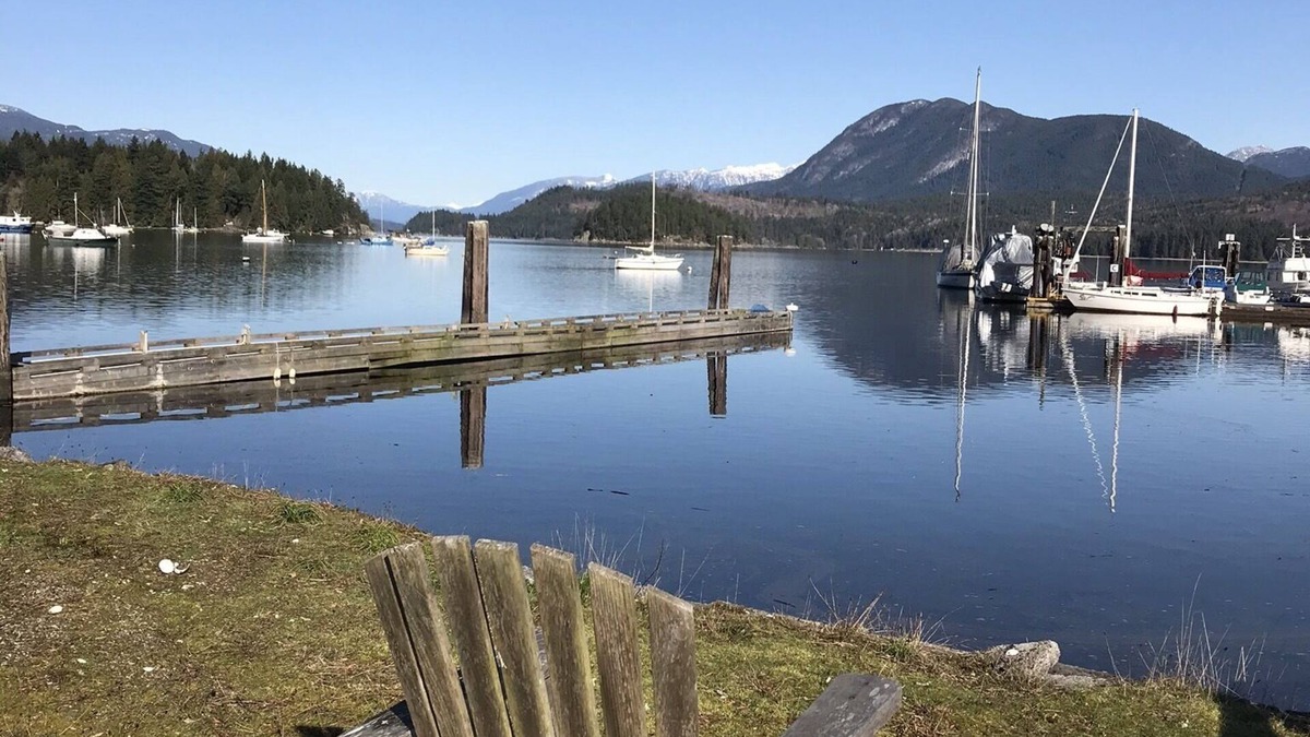 Sechelt Cabin | Raven Cabin on waterfront property of Porpoise Bay with beach access.