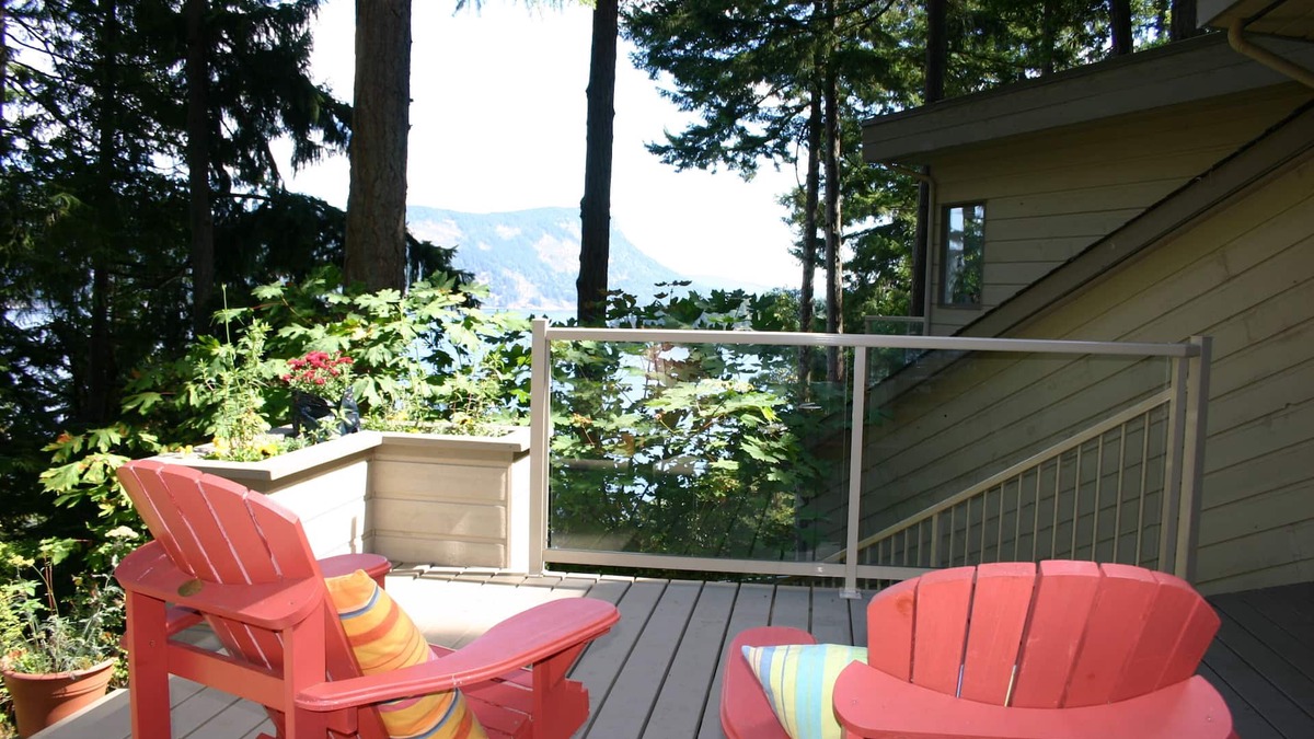 Maple Bay Cottage | Raven Haven: nature & solitude right on Maple Bay