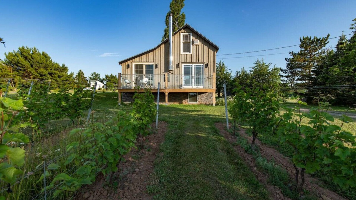 Wolfville Cottage | Raven Hill Vineyard Cottage