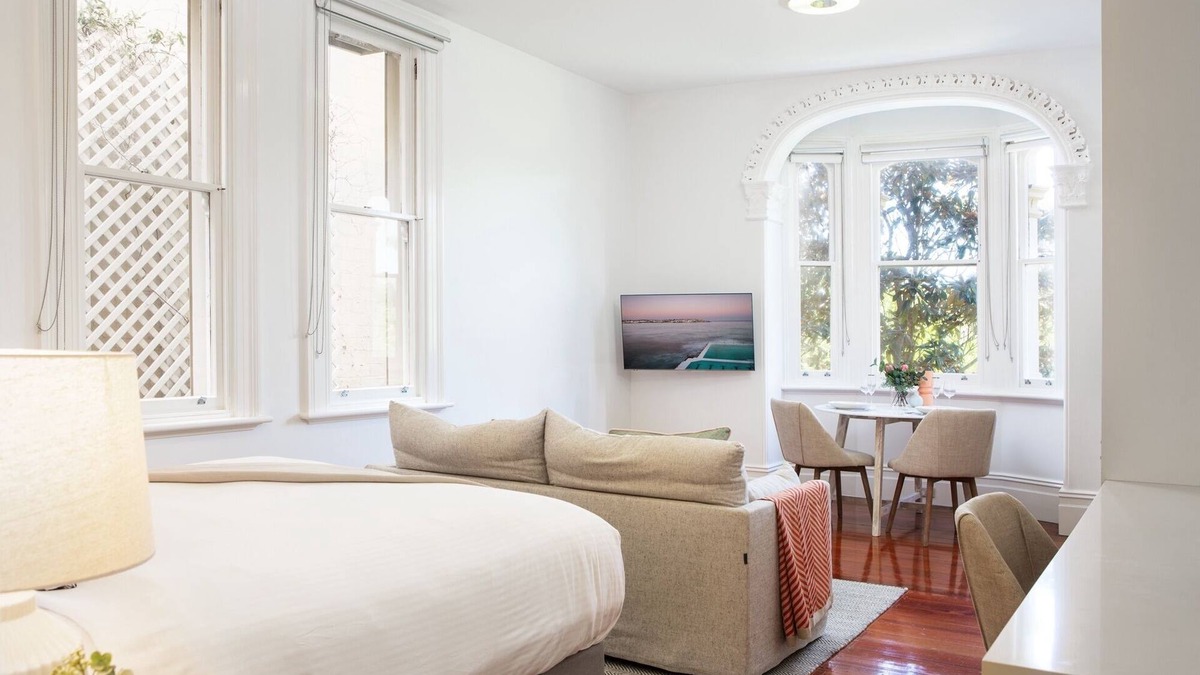 Glebe Apartment | Ravenscourt’s Studio Apartment Close to Everything