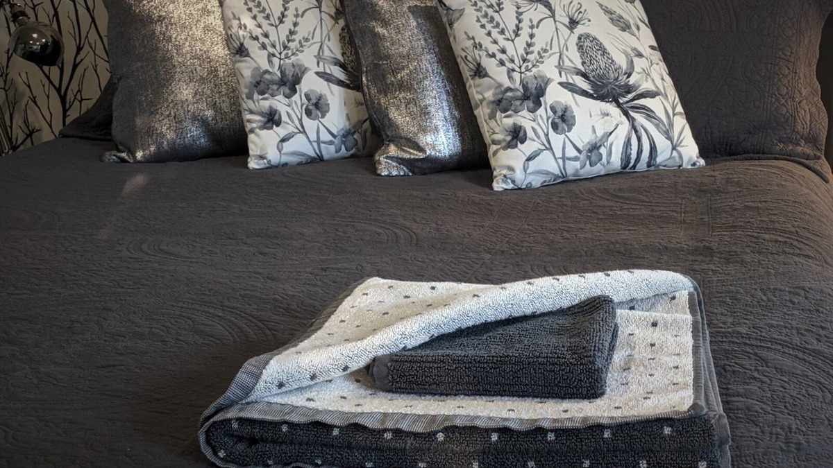 Crookwell Cottage | Ravenscroft - The Cottage - Quiet and Stylish